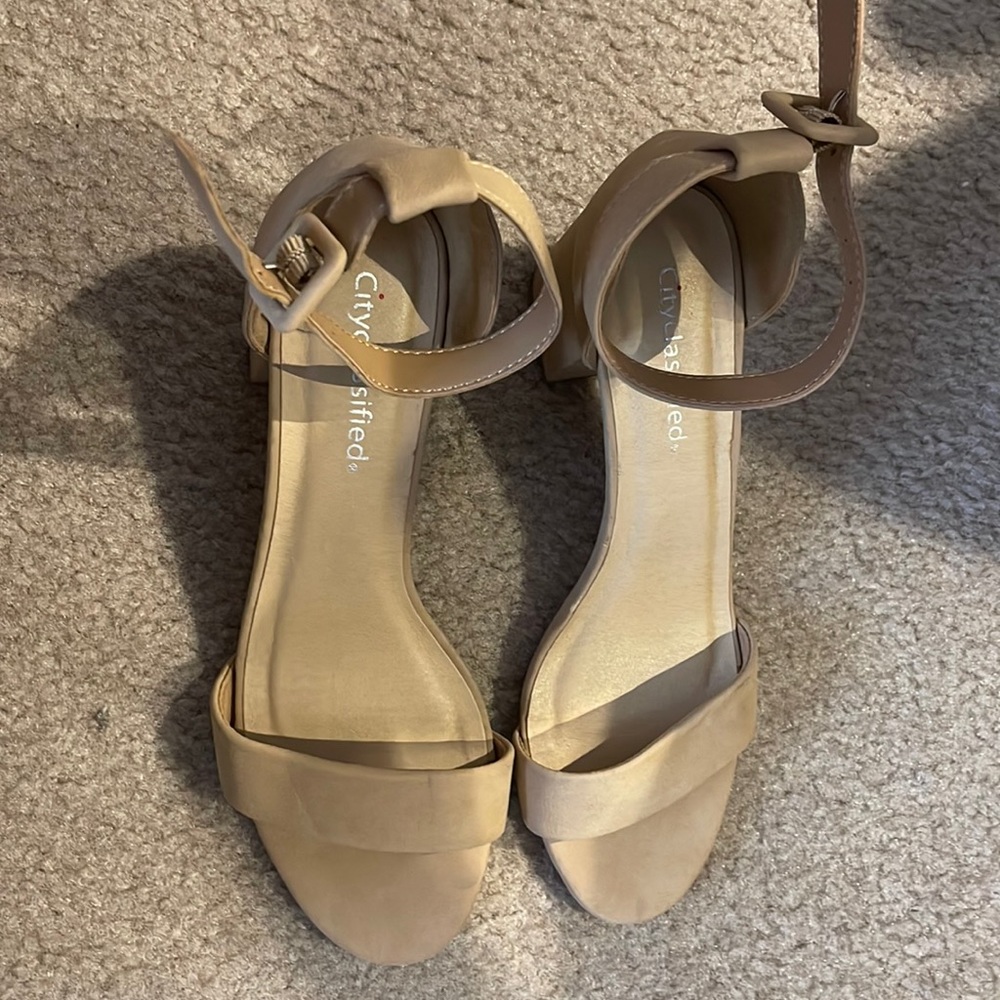 Heels in Tan color